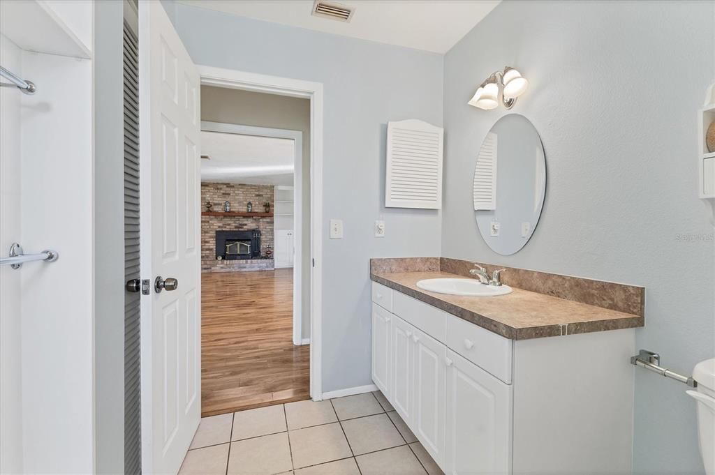 Activo con contrato: $275,000 (2 camas, 2 baños, 1204 Pies cuadrados)