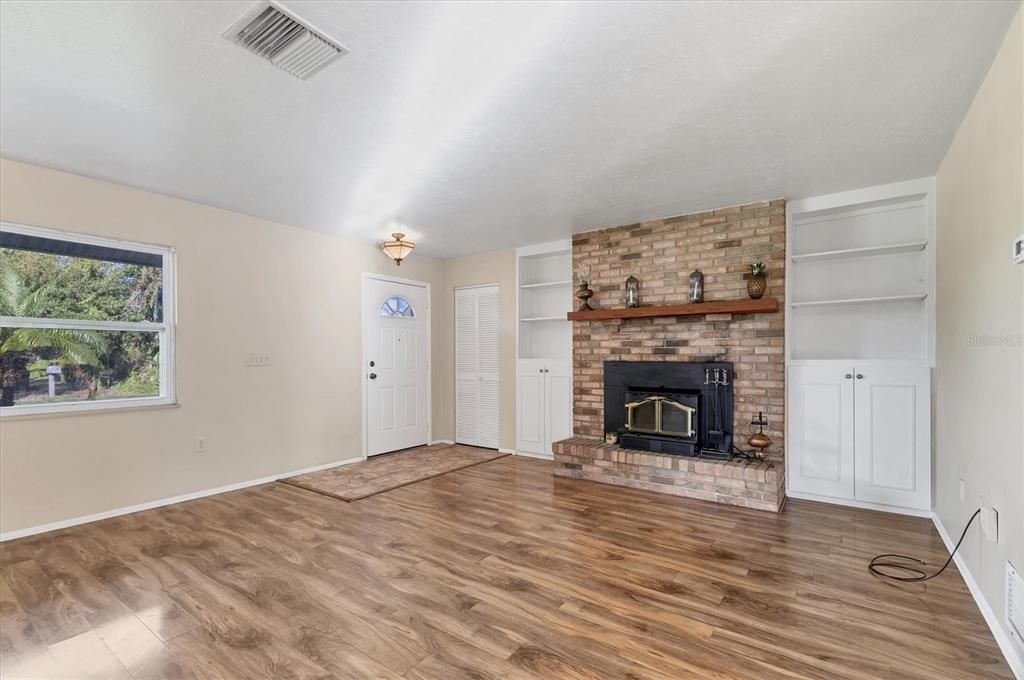 Activo con contrato: $275,000 (2 camas, 2 baños, 1204 Pies cuadrados)