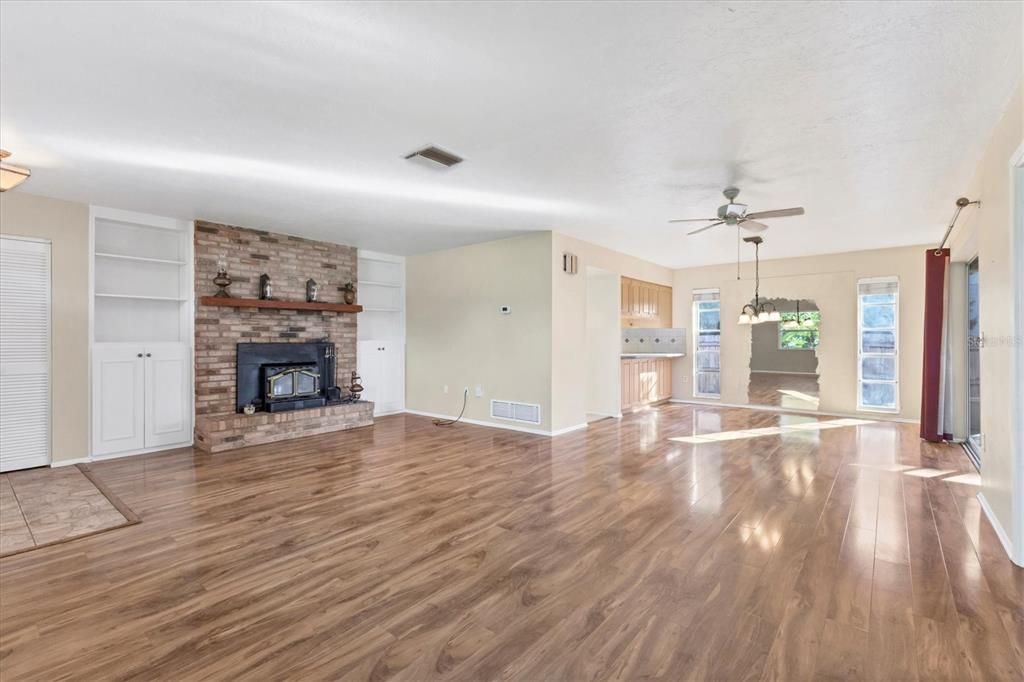 Activo con contrato: $275,000 (2 camas, 2 baños, 1204 Pies cuadrados)