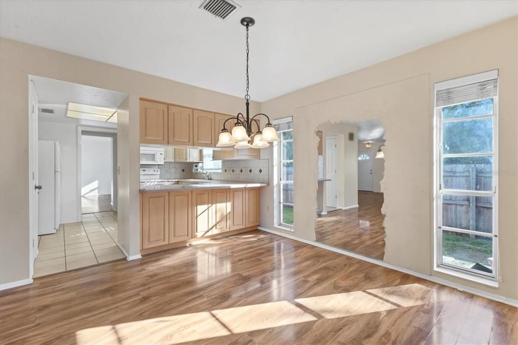 Activo con contrato: $275,000 (2 camas, 2 baños, 1204 Pies cuadrados)