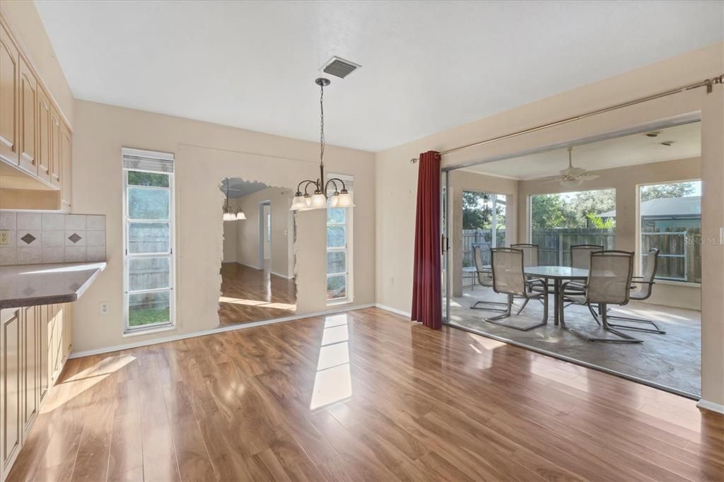 Activo con contrato: $275,000 (2 camas, 2 baños, 1204 Pies cuadrados)