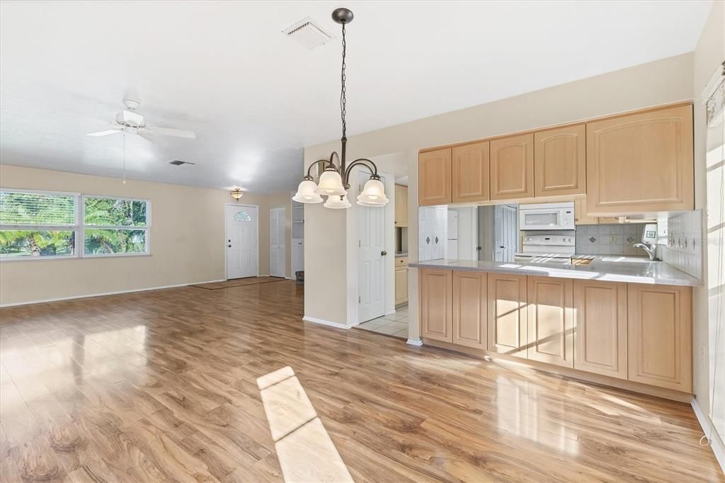 Activo con contrato: $275,000 (2 camas, 2 baños, 1204 Pies cuadrados)