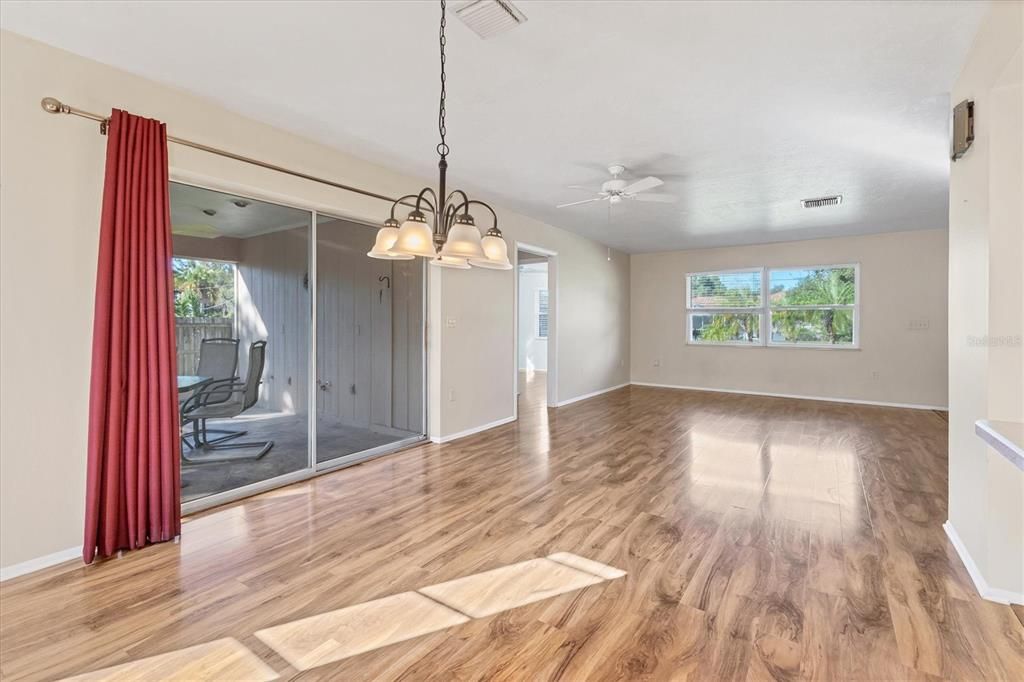 Activo con contrato: $275,000 (2 camas, 2 baños, 1204 Pies cuadrados)