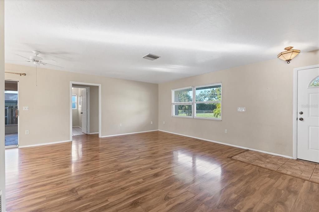 Activo con contrato: $275,000 (2 camas, 2 baños, 1204 Pies cuadrados)