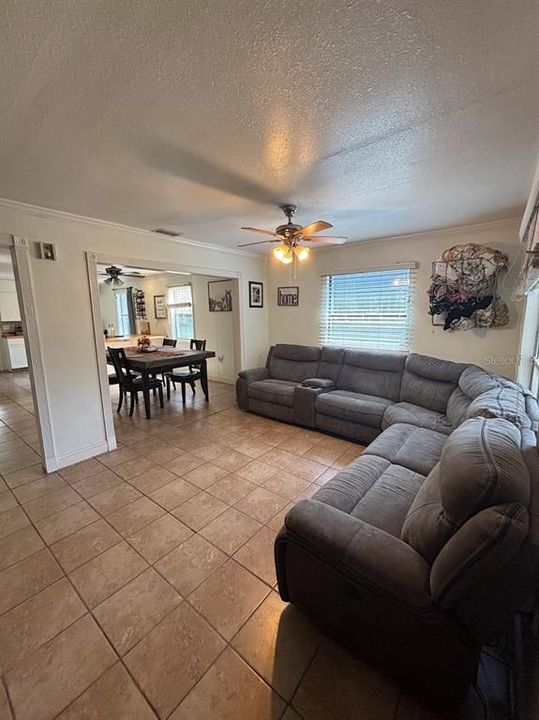 En Venta: $275,500 (3 camas, 2 baños, 1368 Pies cuadrados)