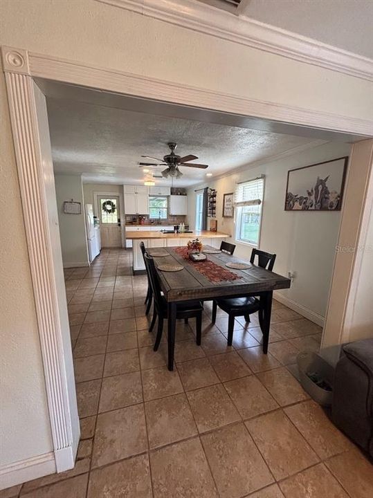 En Venta: $275,500 (3 camas, 2 baños, 1368 Pies cuadrados)