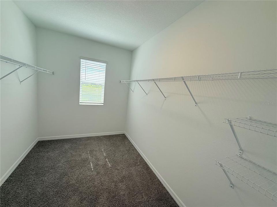 Под контрактом: $360,000 (4 спален, 2 ванн, 2305 Квадратных фут)