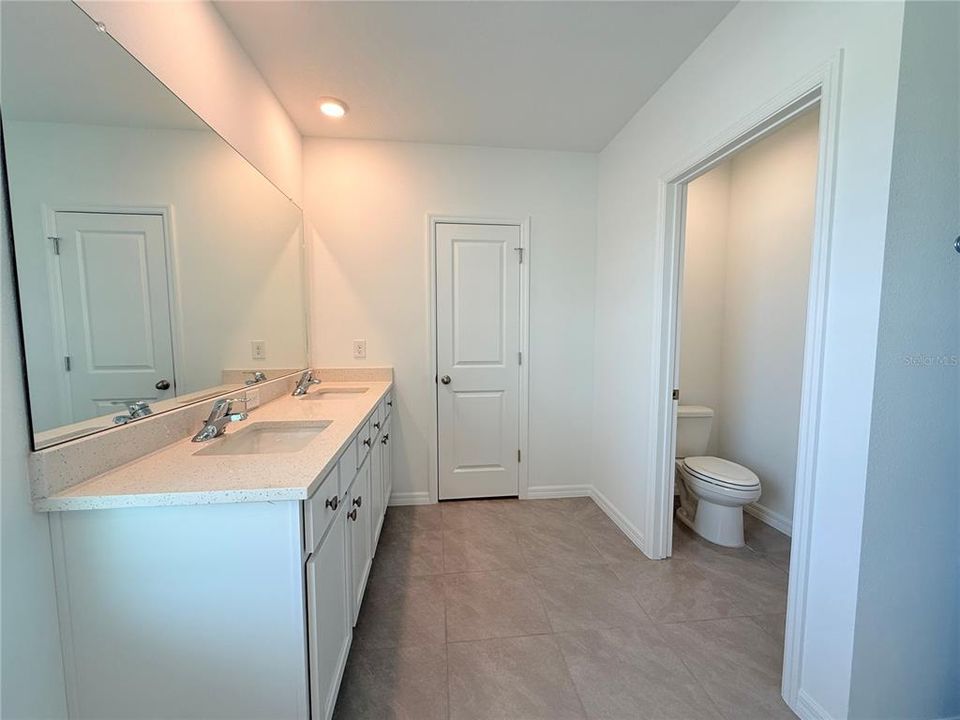 Под контрактом: $360,000 (4 спален, 2 ванн, 2305 Квадратных фут)