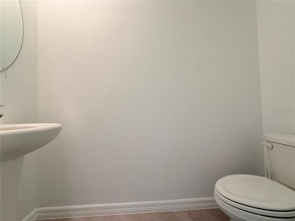 Под контрактом: $360,000 (4 спален, 2 ванн, 2305 Квадратных фут)