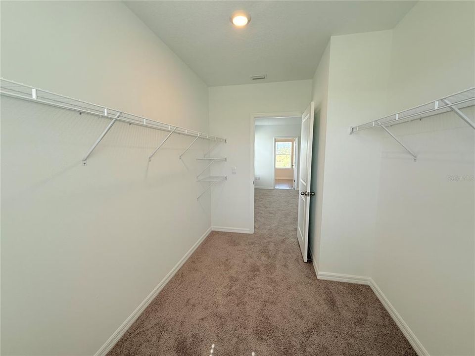 Под контрактом: $360,000 (4 спален, 2 ванн, 2305 Квадратных фут)