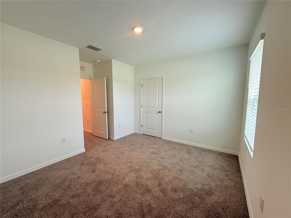 Под контрактом: $360,000 (4 спален, 2 ванн, 2305 Квадратных фут)