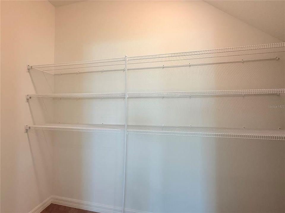 Под контрактом: $360,000 (4 спален, 2 ванн, 2305 Квадратных фут)