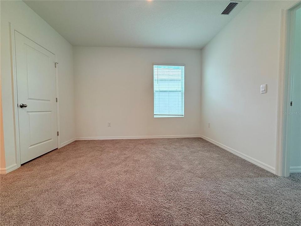 Под контрактом: $360,000 (4 спален, 2 ванн, 2305 Квадратных фут)