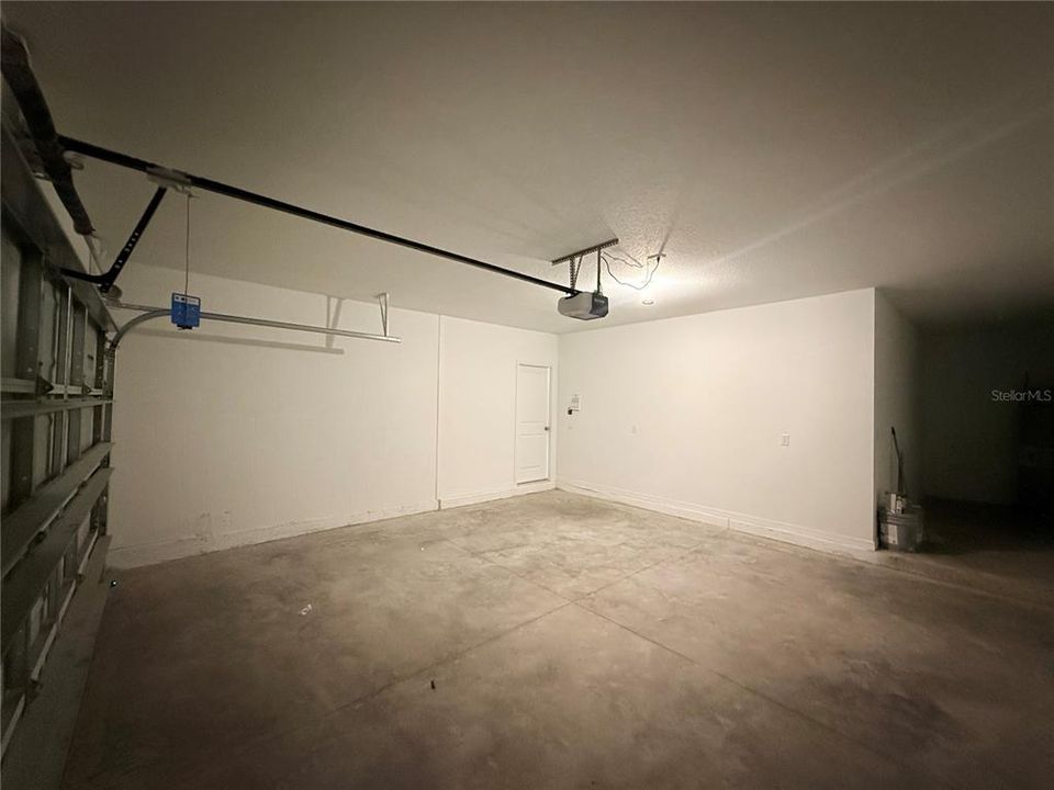 Под контрактом: $360,000 (4 спален, 2 ванн, 2305 Квадратных фут)