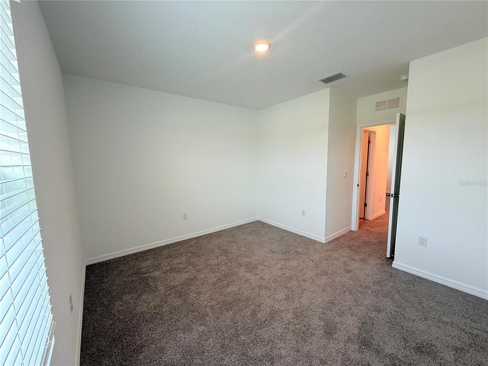 Под контрактом: $360,000 (4 спален, 2 ванн, 2305 Квадратных фут)