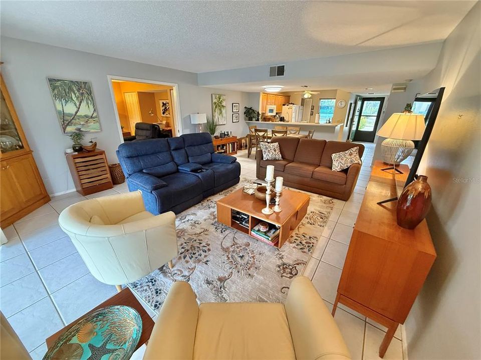 For Sale: $349,000 (3 beds, 2 baths, 1973 Square Feet)