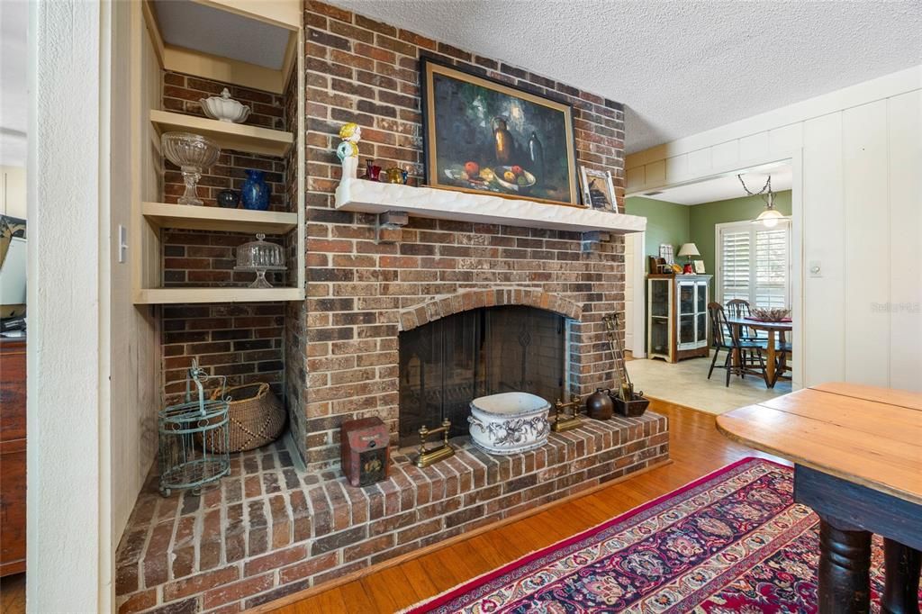 For Sale: $455,000 (4 beds, 2 baths, 2301 Square Feet)