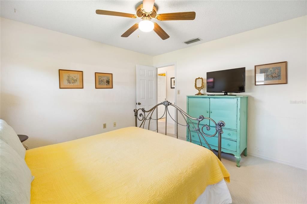 For Sale: $455,000 (4 beds, 2 baths, 2301 Square Feet)