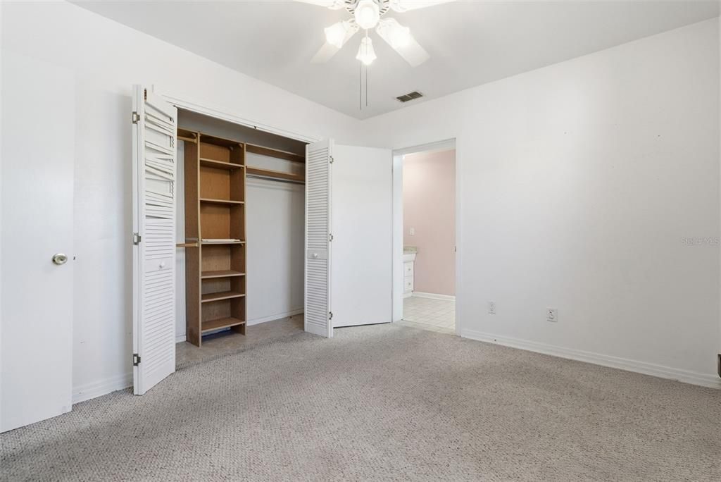 Под контрактом: $850,000 (3 спален, 2 ванн, 2350 Квадратных фут)