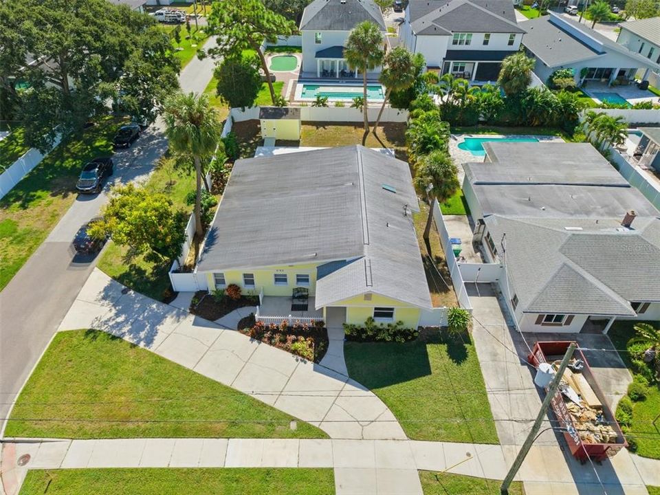 Под контрактом: $850,000 (3 спален, 2 ванн, 2350 Квадратных фут)