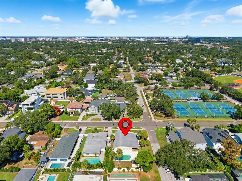 Под контрактом: $850,000 (3 спален, 2 ванн, 2350 Квадратных фут)