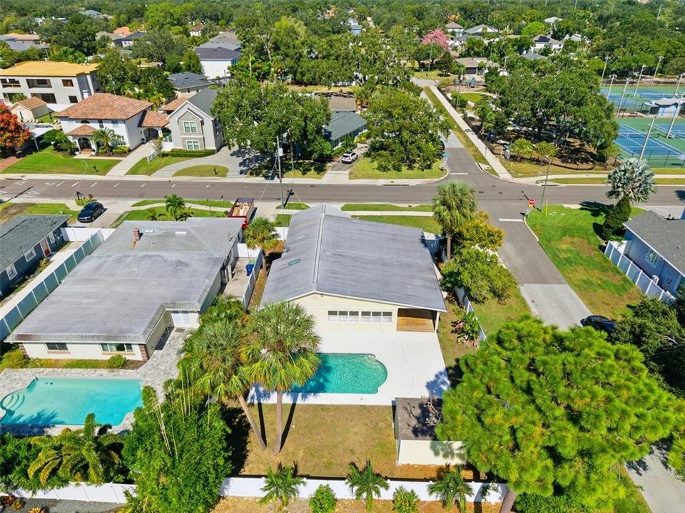 Под контрактом: $850,000 (3 спален, 2 ванн, 2350 Квадратных фут)