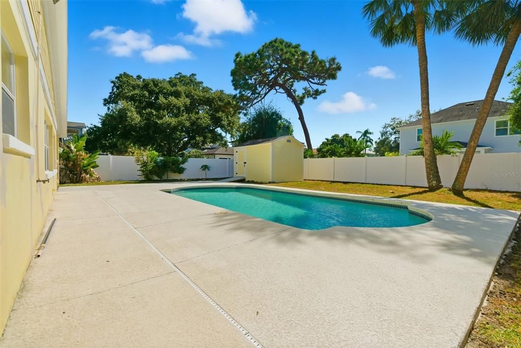 Под контрактом: $850,000 (3 спален, 2 ванн, 2350 Квадратных фут)