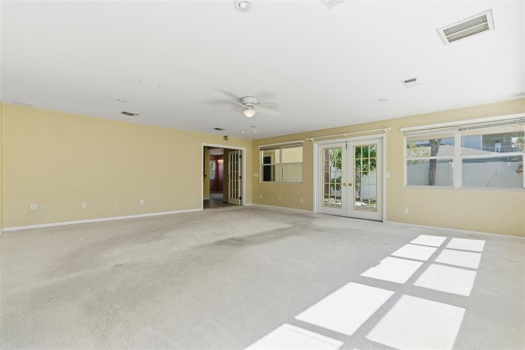 Под контрактом: $850,000 (3 спален, 2 ванн, 2350 Квадратных фут)