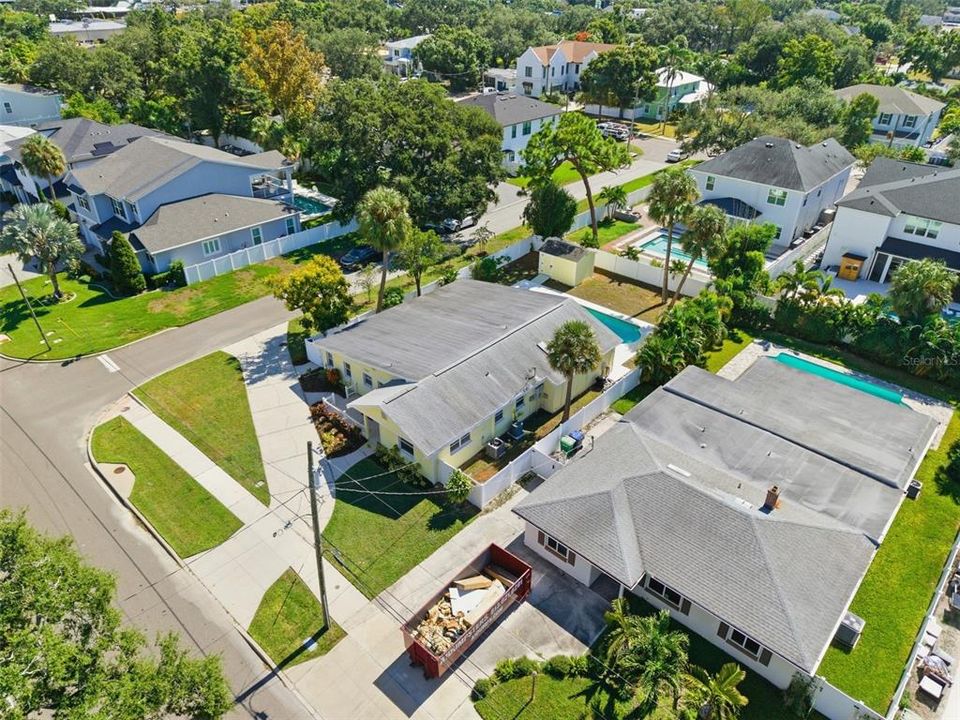 Под контрактом: $850,000 (3 спален, 2 ванн, 2350 Квадратных фут)