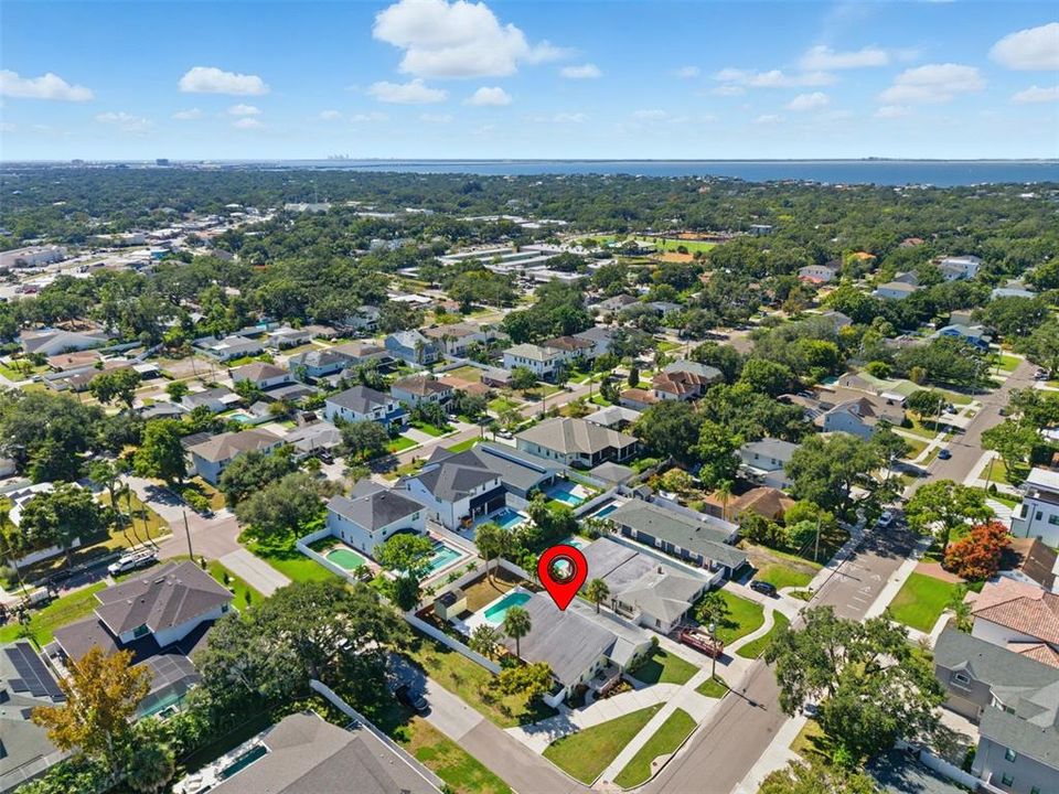 Под контрактом: $850,000 (3 спален, 2 ванн, 2350 Квадратных фут)