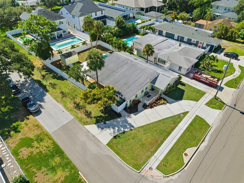 Под контрактом: $850,000 (3 спален, 2 ванн, 2350 Квадратных фут)