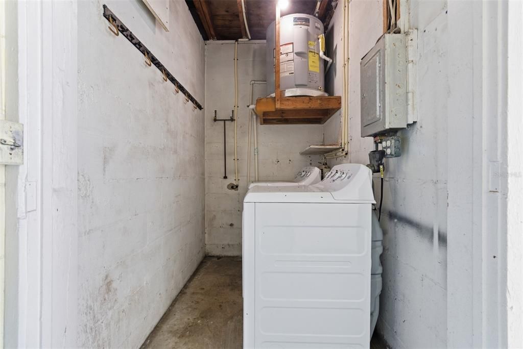 Под контрактом: $850,000 (3 спален, 2 ванн, 2350 Квадратных фут)