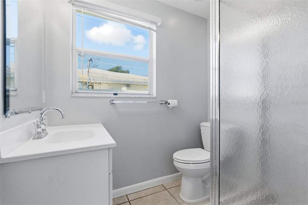 Под контрактом: $850,000 (3 спален, 2 ванн, 2350 Квадратных фут)