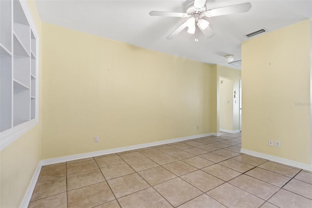 Под контрактом: $850,000 (3 спален, 2 ванн, 2350 Квадратных фут)