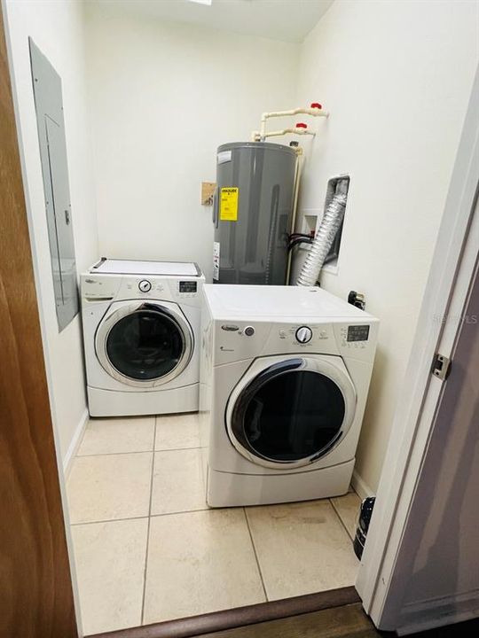 For Rent: $1,700 (2 beds, 1 baths, 1600 Square Feet)