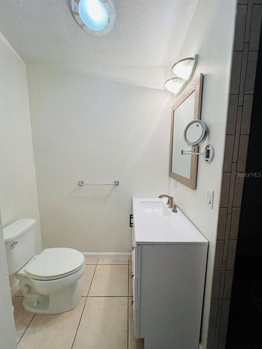 For Rent: $1,700 (2 beds, 1 baths, 1600 Square Feet)