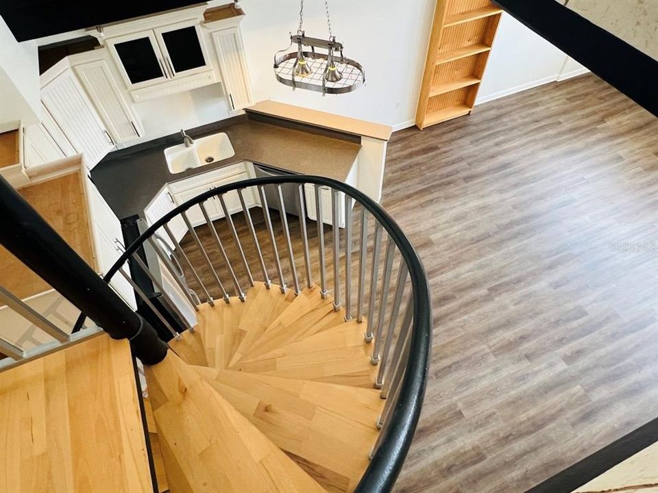 For Rent: $1,700 (2 beds, 1 baths, 1600 Square Feet)