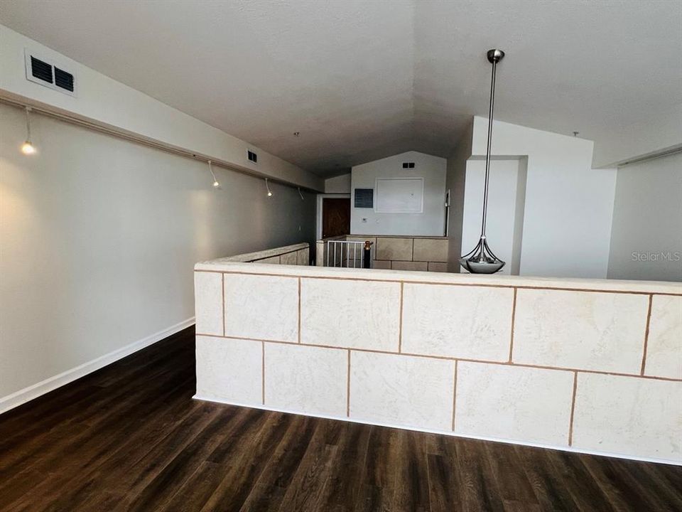 For Rent: $1,700 (2 beds, 1 baths, 1600 Square Feet)