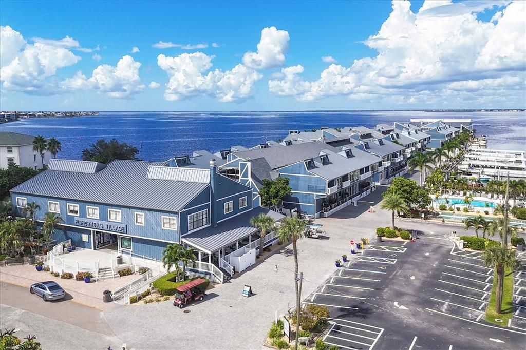 待售: $1,200,000 (0.24 acres)