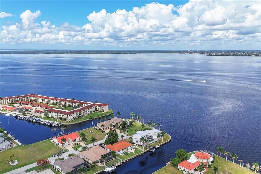 待售: $1,200,000 (0.24 acres)