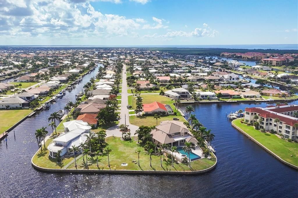 待售: $1,200,000 (0.24 acres)