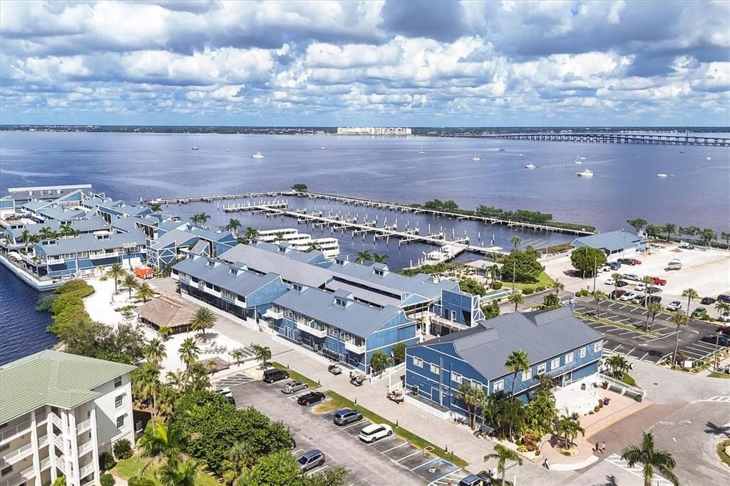 待售: $1,200,000 (0.24 acres)