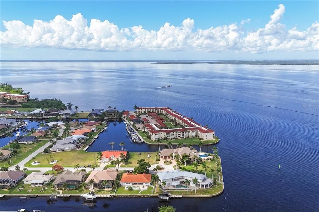 待售: $1,200,000 (0.24 acres)