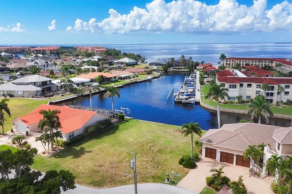 待售: $1,200,000 (0.24 acres)