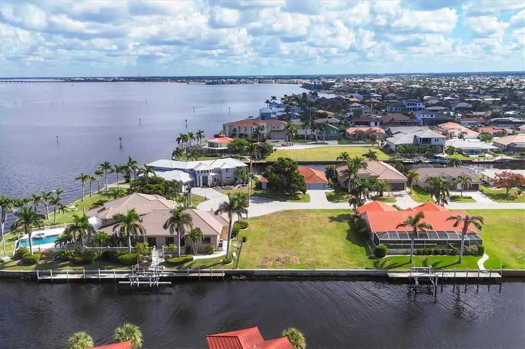 待售: $1,200,000 (0.24 acres)