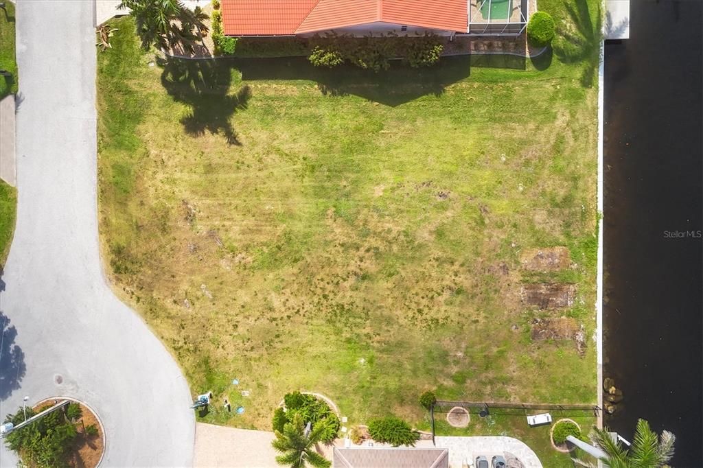 待售: $1,200,000 (0.24 acres)