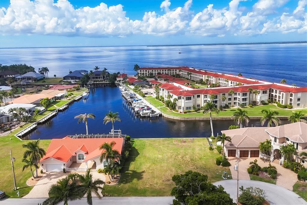 待售: $1,200,000 (0.24 acres)