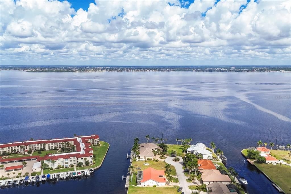 待售: $1,200,000 (0.24 acres)