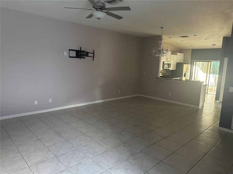 出租: $2,200 (3 贝兹, 2 浴室, 1495 平方英尺)