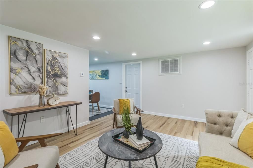 For Rent: $1,400 (2 beds, 1 baths, 768 Square Feet)